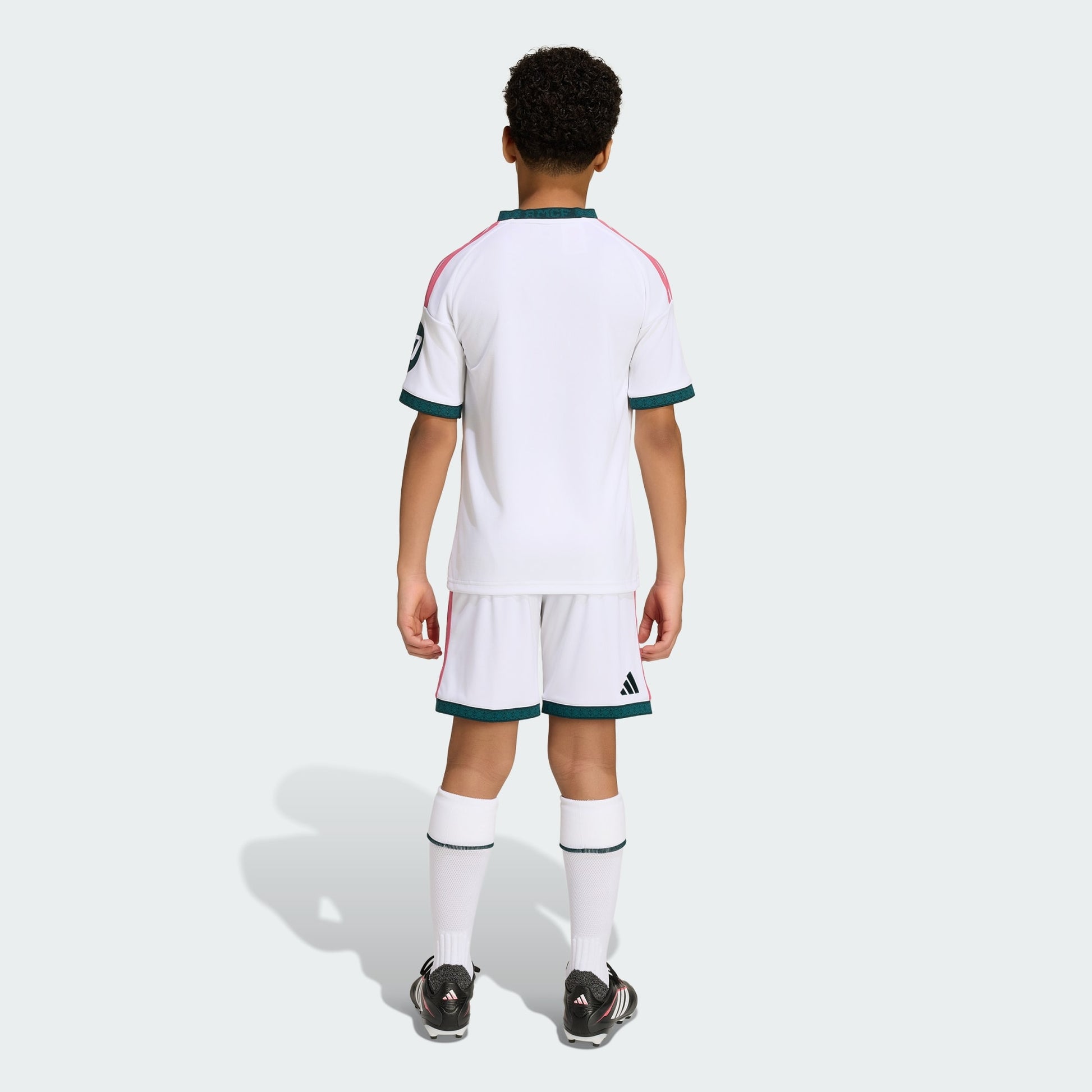 Adidas Real Madrid Home Youth Kit 2026-2027 compleet kindertenue wit shirt short kousen Kickoff Antwerpen de voetbalshop van Antwerpen