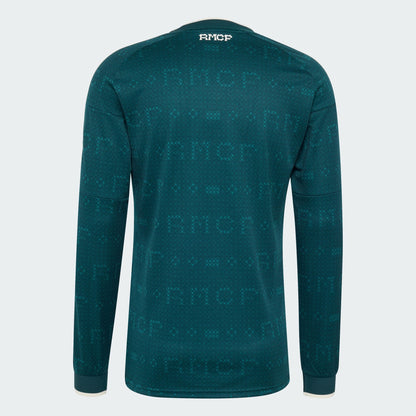 Adidas Real Madrid away voetbalshirt longsleeve 2026 2027 met lange mouwen clublogo en sponsor op model Kickoff Antwerpen