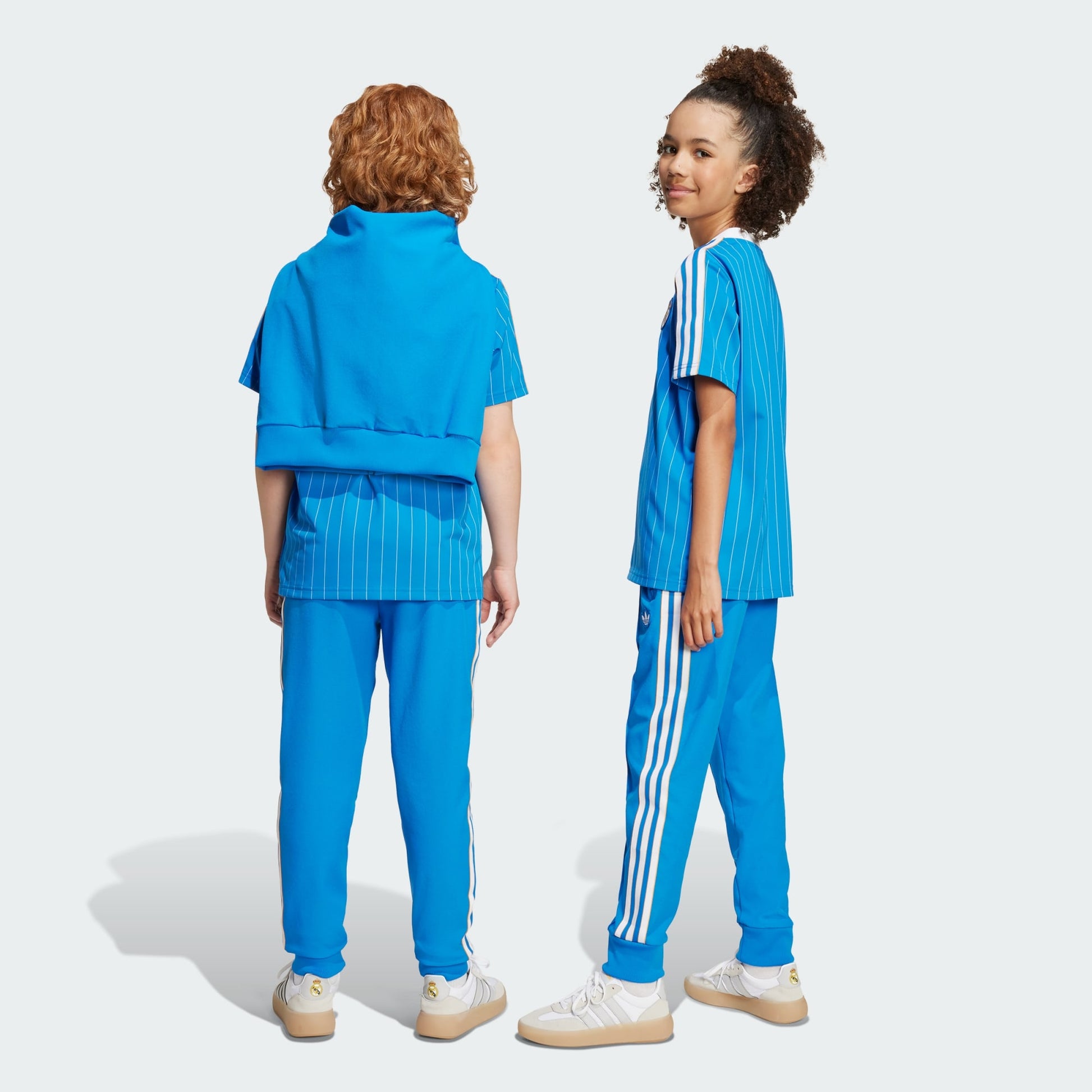 Real Madrid Terrace Icons Trainingsbroek Kids – full-length profiel in blauw