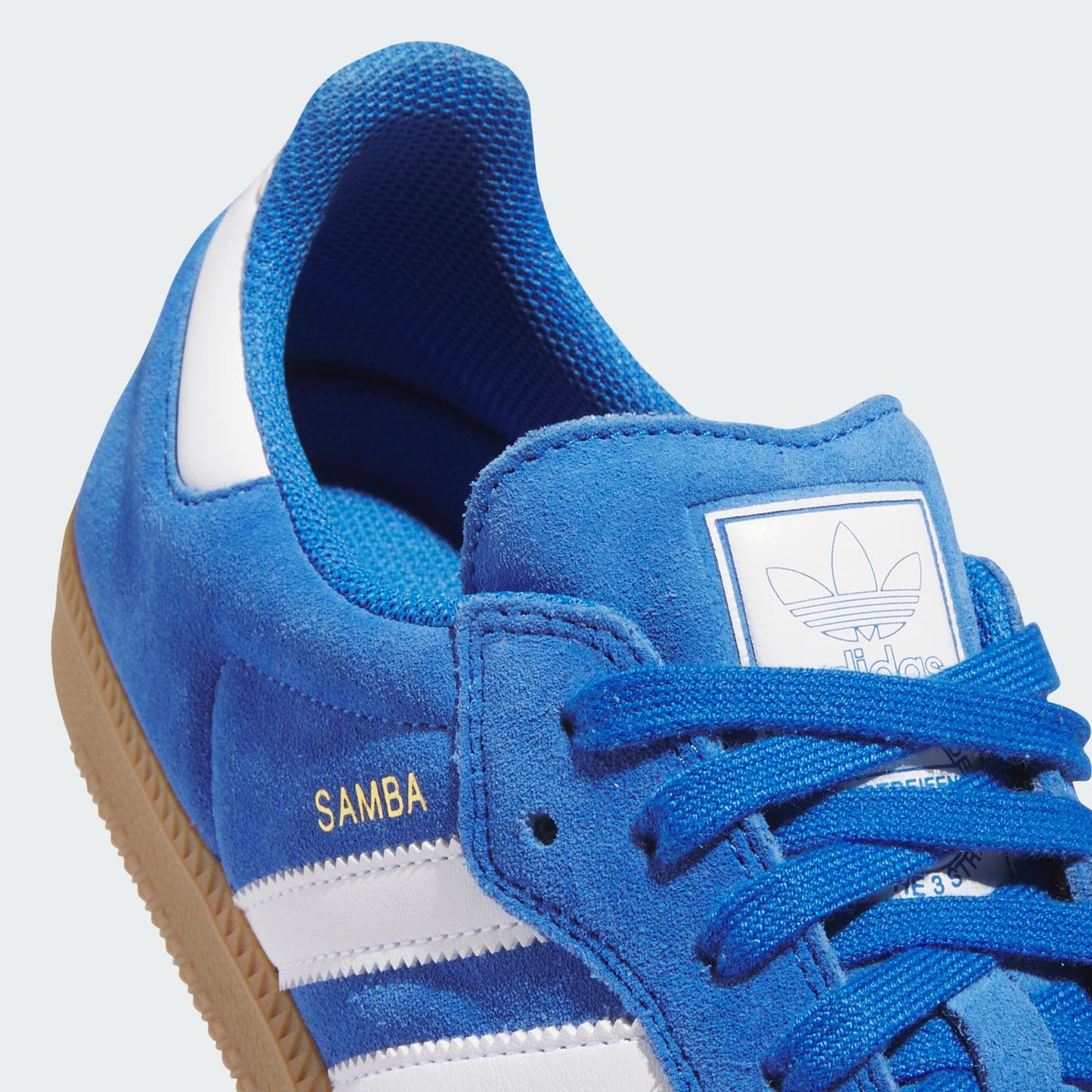 ADIDAS SAMBA ADV schoenen BLAUW wit met gumzool, close-up. Beschikbaar bij Kickoff Antwerpen, de voetbalshop.