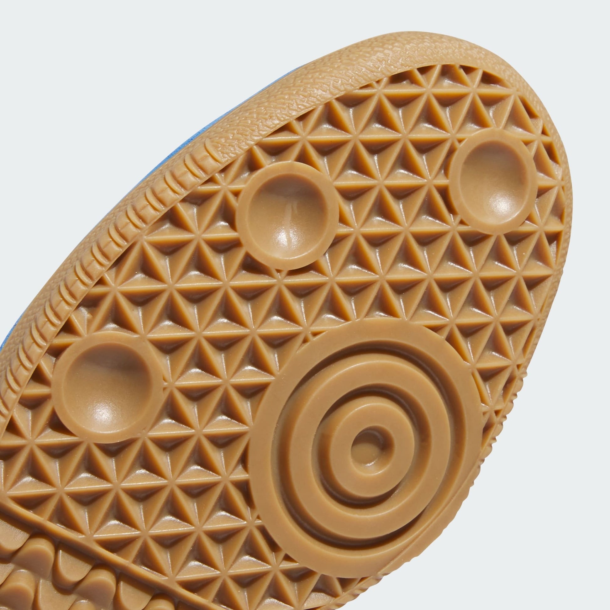 ADIDAS SAMBA ADV schoenen BLAUW wit met gumzool, close-up. Beschikbaar bij Kickoff Antwerpen, de voetbalshop.