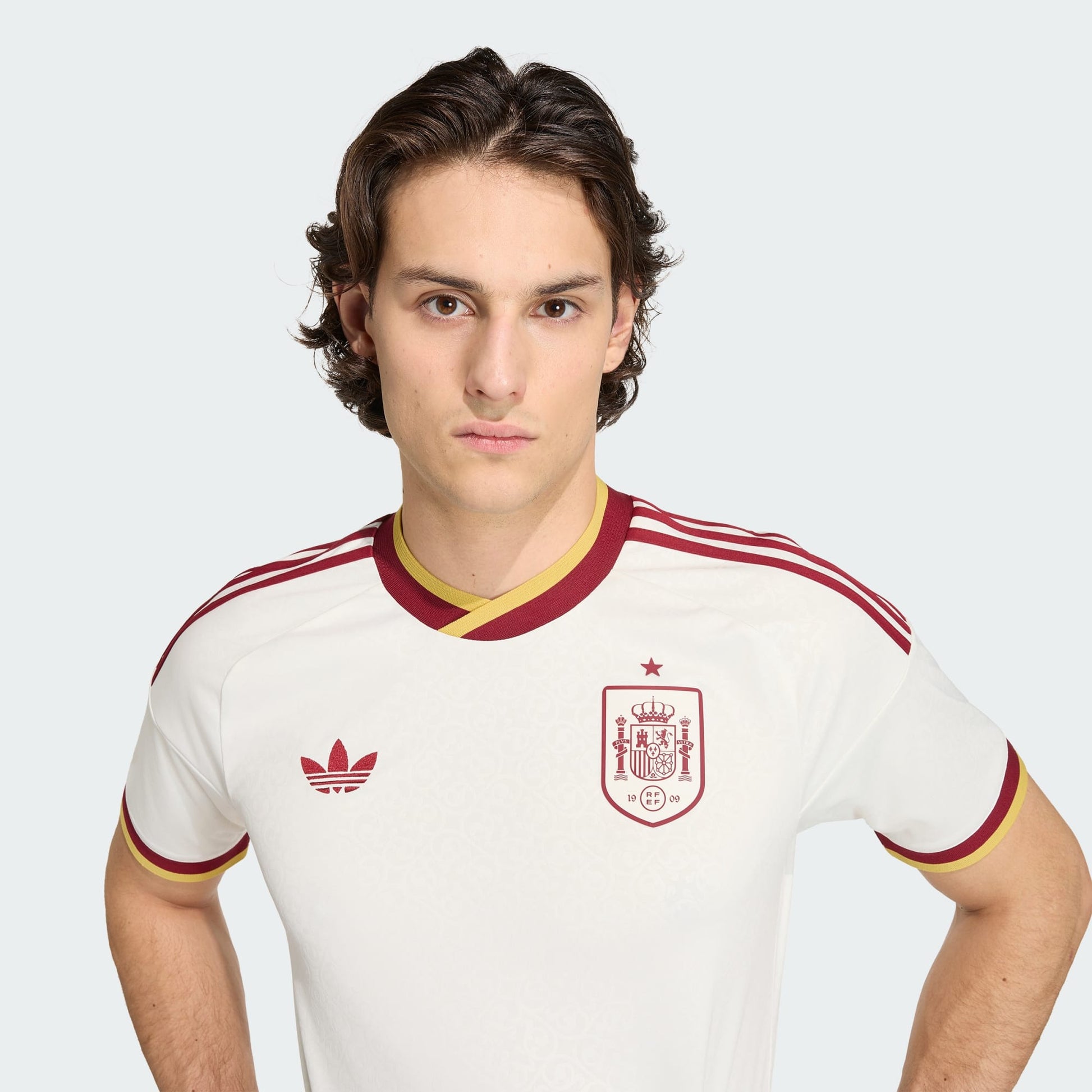 Adidas Originals RFEF Spanje Away Jersey 2026-2028 met Trefoil-logo en Spaanse bondbadge, verkrijgbaar bij voetbalshop Kickoff Antwerpen.