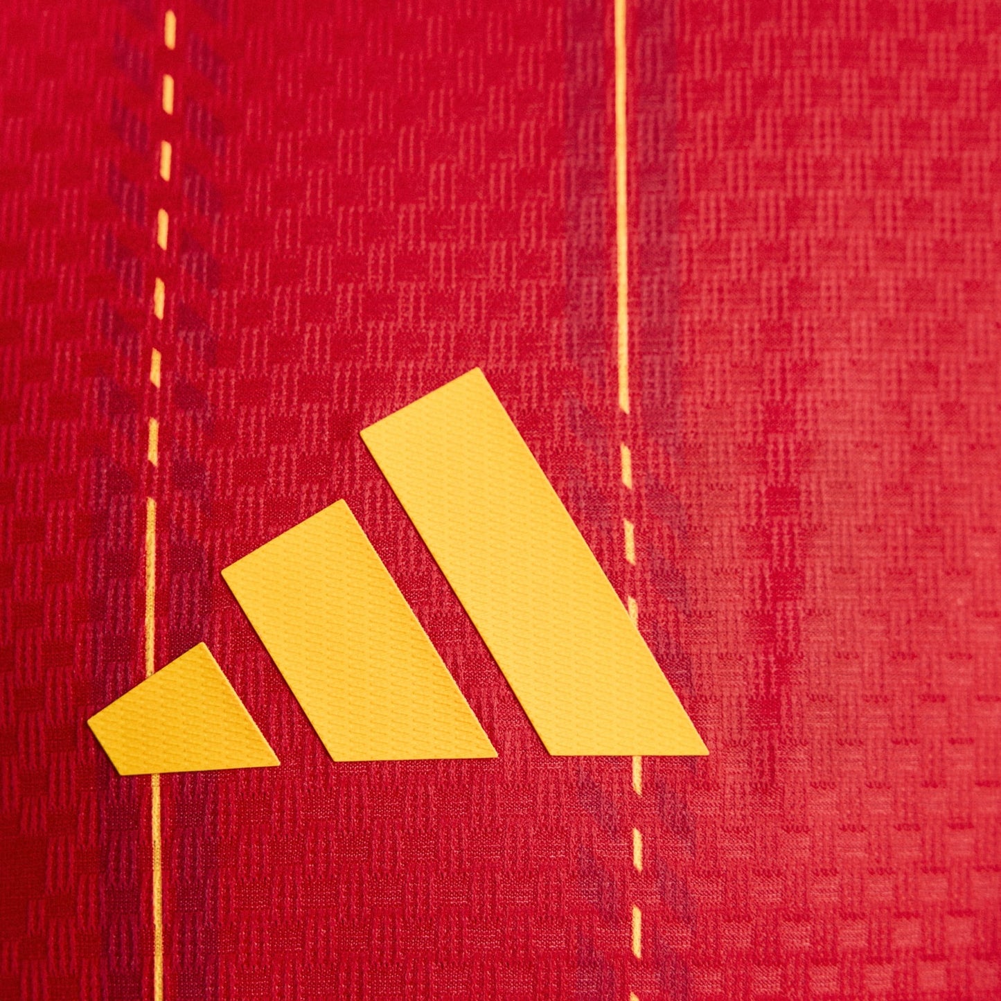 Adidas RFEF Home Jersey 2025/2026 – officieel Spanje thuisshirt met Climacool-technologie, verkrijgbaar bij Kickoff Antwerpen voetbalshop