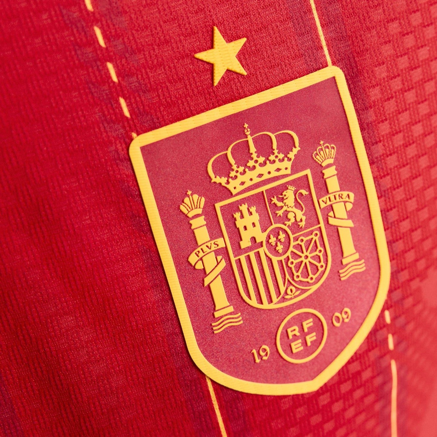 Adidas RFEF Home Jersey 2025/2026 – officieel Spanje thuisshirt met Climacool-technologie, verkrijgbaar bij Kickoff Antwerpen voetbalshop