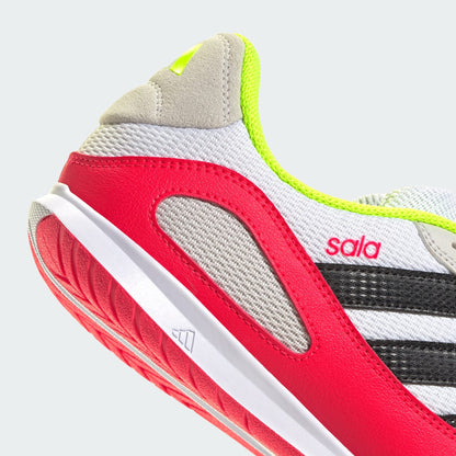 ADIDAS SALA zaalvoetbalschoenen ROOD WIT  zwart non-marking zool op indoor veld. Kickoff Antwerpen voetbalshop.