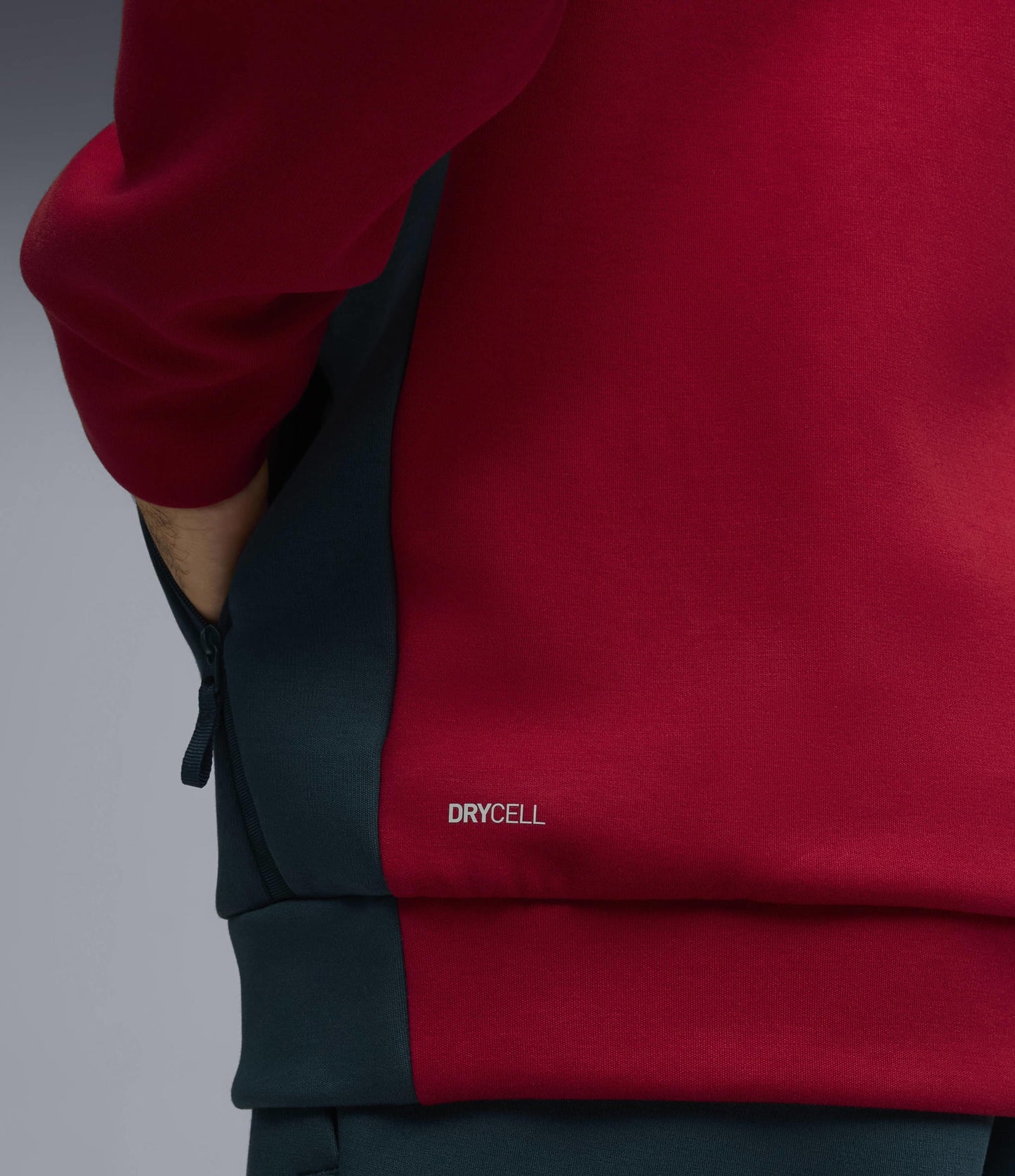 Puma FRMF Marokko PumaTech Sweat Full Zip Trainingspak WK 2026 met officieel Marokkaans bondsembleem, verkrijgbaar bij Kickoff Antwerpen dé voetbalshop van stad.