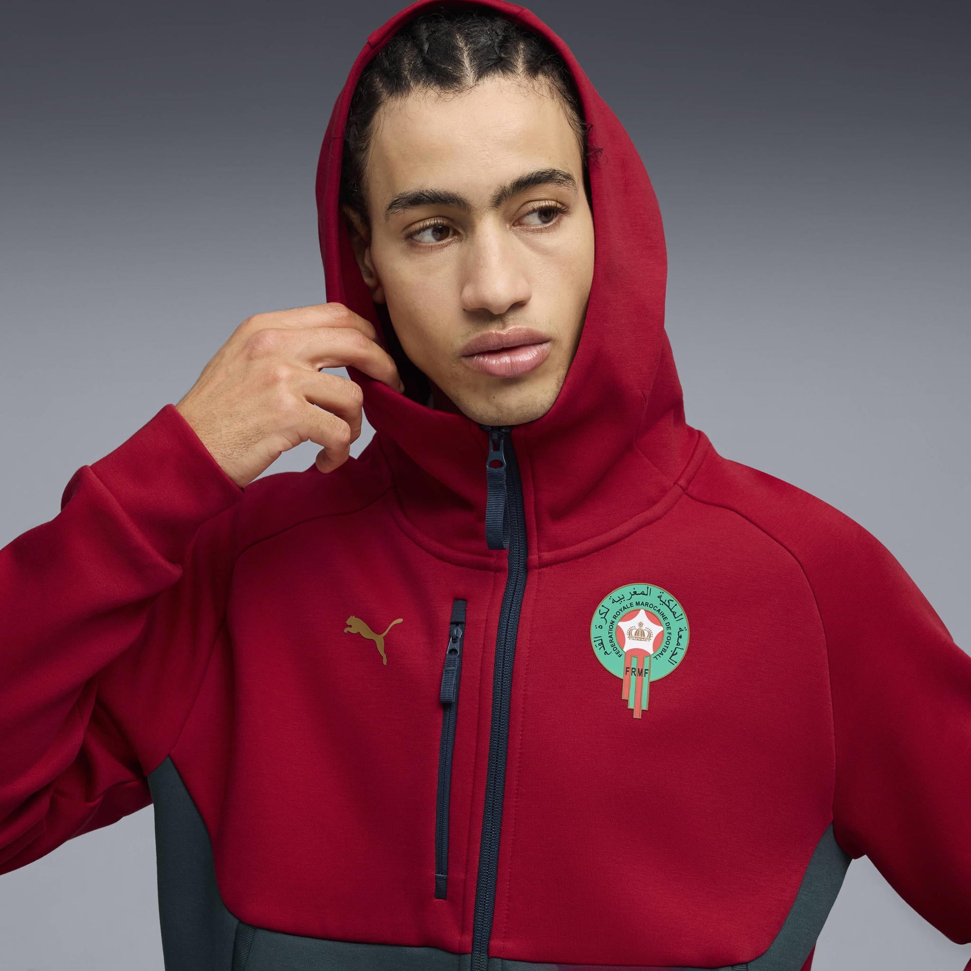 Puma FRMF Marokko PumaTech Sweat Full Zip Trainingspak WK 2026 met officieel Marokkaans bondsembleem, verkrijgbaar bij Kickoff Antwerpen dé voetbalshop van stad.
