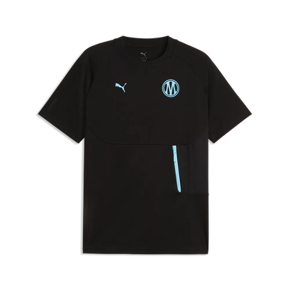 Puma Olympique Marseille trainingsshirt pocket t-shirt met borstzakje en clubdetails op model Kickoff Antwerpen