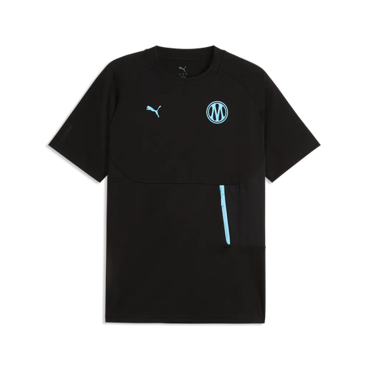 Puma Olympique Marseille trainingsshirt pocket t-shirt met borstzakje en clubdetails op model Kickoff Antwerpen