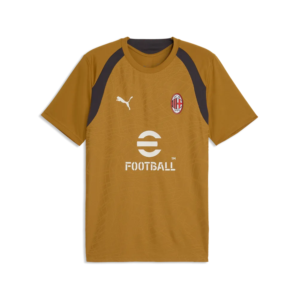 Puma AC Milan voetbaltrainingsshirt 2026 2027 heren met clubdetails op model Kickoff Antwerpen