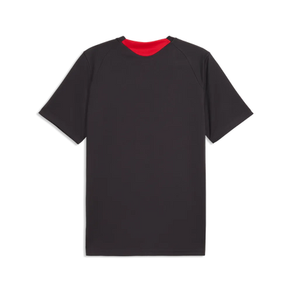Puma AC Milan voetbaltrainingsshirt 2026 2027 heren met clubdetails op model Kickoff Antwerpen
