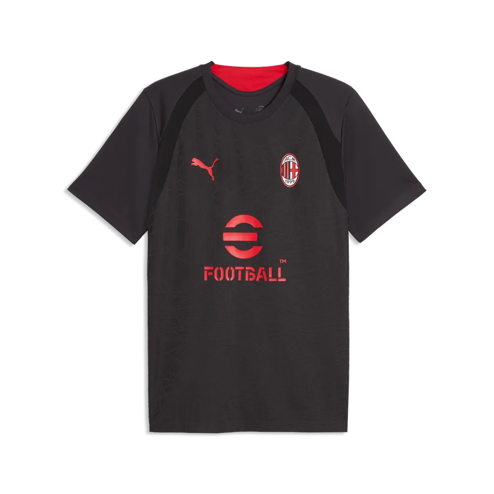 Puma AC Milan voetbaltrainingsshirt 2026 2027 heren met clubdetails op model Kickoff Antwerpen