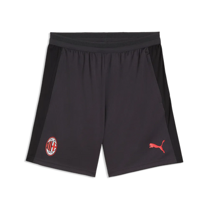 Puma AC Milan voetbaltrainingsshort 2026 2027 heren met clubdetails op model Kickoff Antwerpen