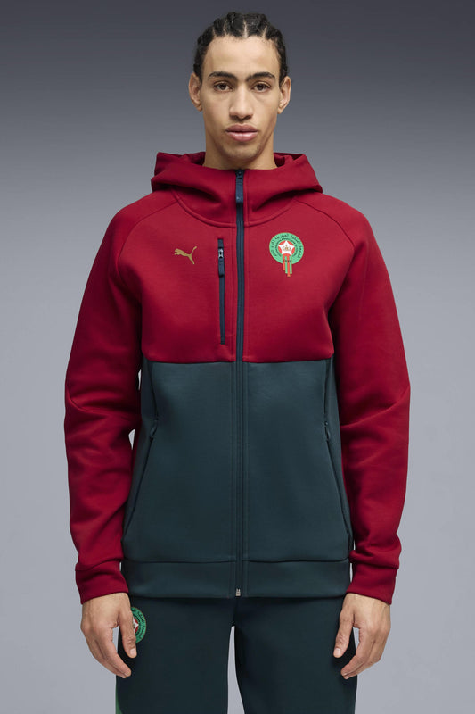 Puma FRMF Marokko PumaTech Sweat Full Zip Trainingspak WK 2026 met officieel Marokkaans bondsembleem, verkrijgbaar bij Kickoff Antwerpen dé voetbalshop van stad.
